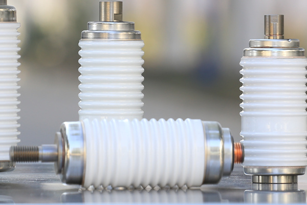 怎樣解決真空滅弧室的漏氣問題?